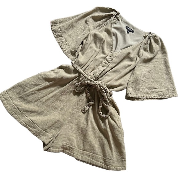 EXPRESS SAGE GREEN LINEN BLEND BUTTON UP TIE WAIST ROMPER SIZE XS - Picture 5 of 12